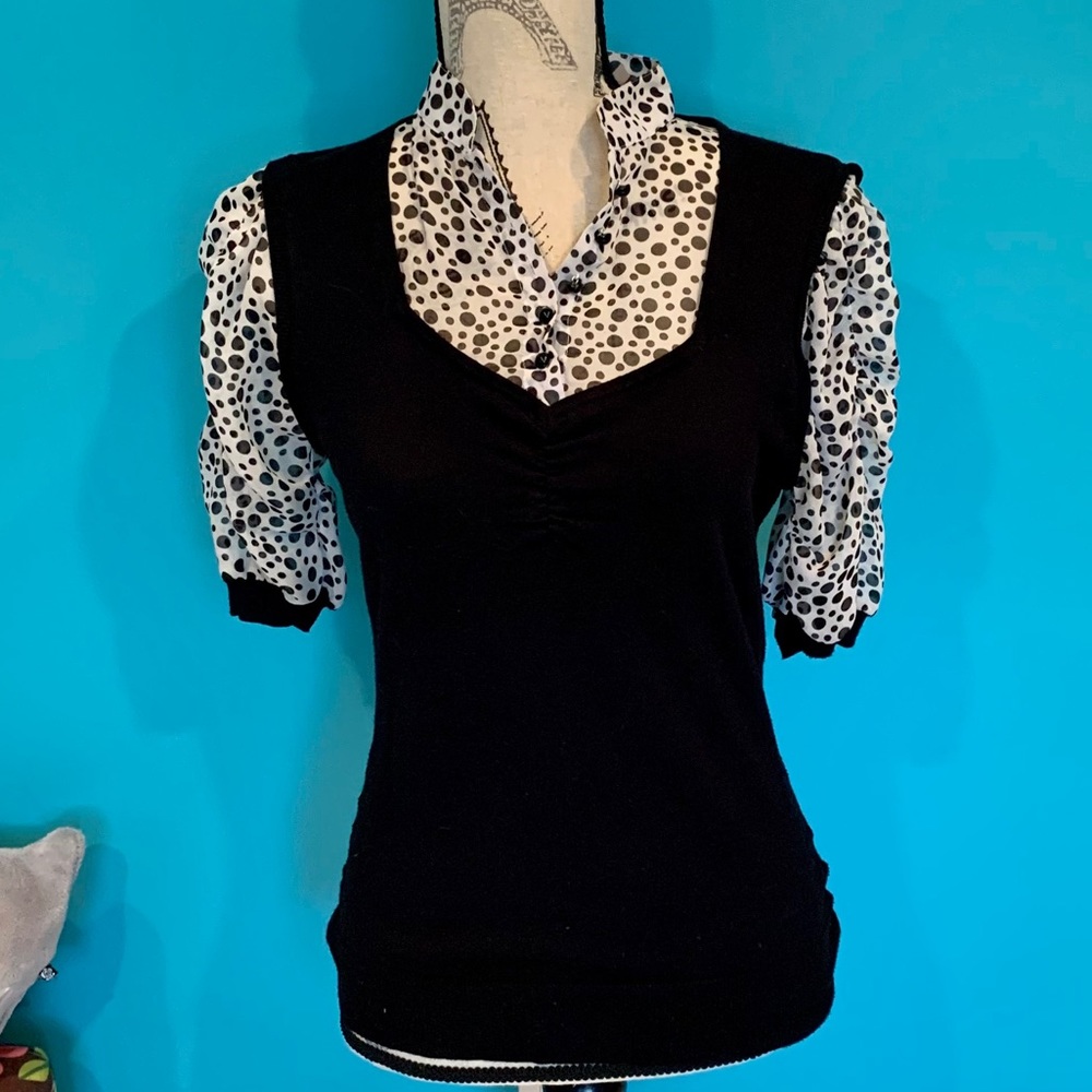 Polka dot sleeves black sweater
